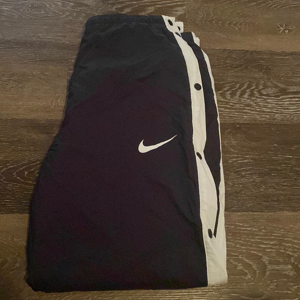 Nike size medium in good condition woven pants